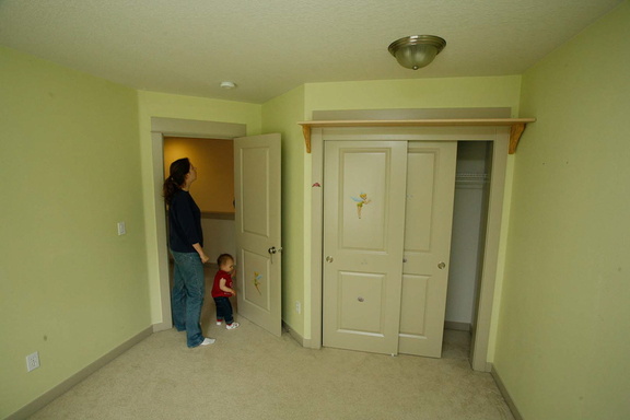 100425 HouseHunting 475